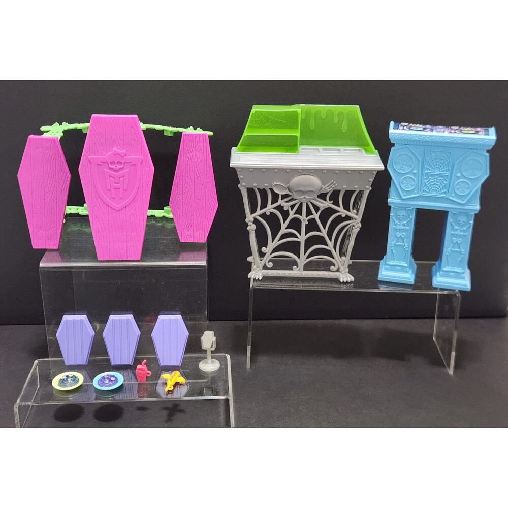 Monster High Haunted High School Cafeteria Counter/ Bench, Trays, Food, Podium